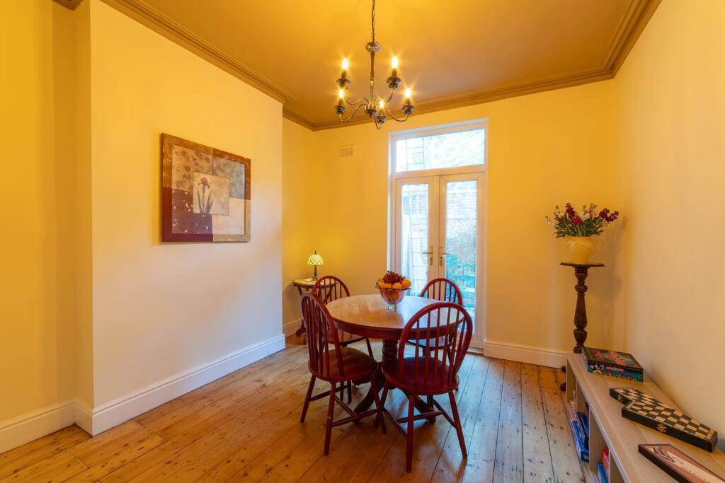 Orange Rentals- Victorian 4-Bed Home Near Lark Lane - Free Parking Liverpool Bagian luar foto